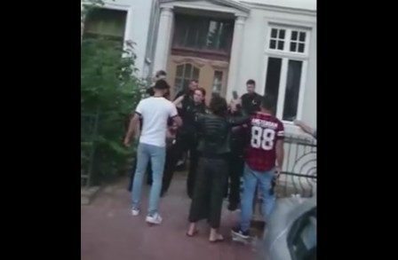 #Allemagne Un clan de migrants attaque des policiers lors d’un contrôle : 5 policiers blessés (vidéo)