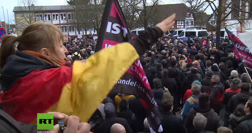 #Kandel 🇩🇪 Des milliers de personnes manifestent contre l’immigration suite au meurtre d’une jeune fille par un migrant