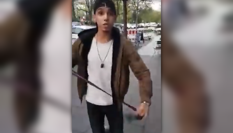 #Berlin 🇩🇪 Un arabe porte une kippa pour prouver à un ami que l'antisémitisme n'existe pas : il est frappé à coups de ceinture au cri de "Juif !" (vidéo)