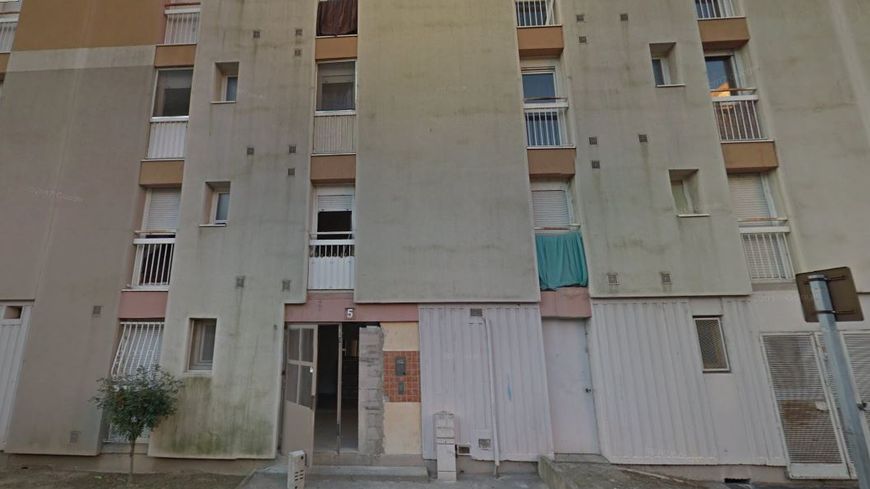 #Avignon 🇫🇷 Sa parabole abîmée, il se venge en tranchant le câble d’une nacelle : l’ouvrier chute de 5 étages