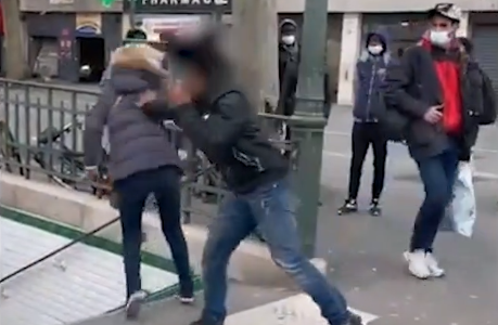 🇫🇷 L’homme qui avait poussé une femme dans les escaliers du métro vient d’être expulsé de France