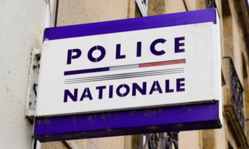 #Guéret 🇫🇷 Un homme insulte les policiers et défèque dans le commissariat