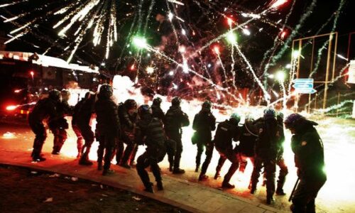 #Paris 🇫🇷 Les tirs incendiaires de mortiers d’artifice contre la police ont augmenté de 44% en avril