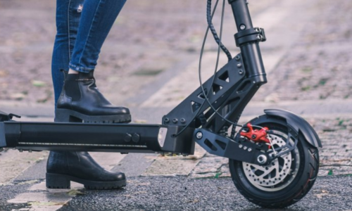 #Paris 🇫🇷 Une jeune italienne tuée par une trottinette et dépouillée par les passants